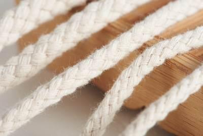 平纹带,棉绳,包芯绳,罗纹绳,花绳等产品的专业生产加工公司,拥有织带